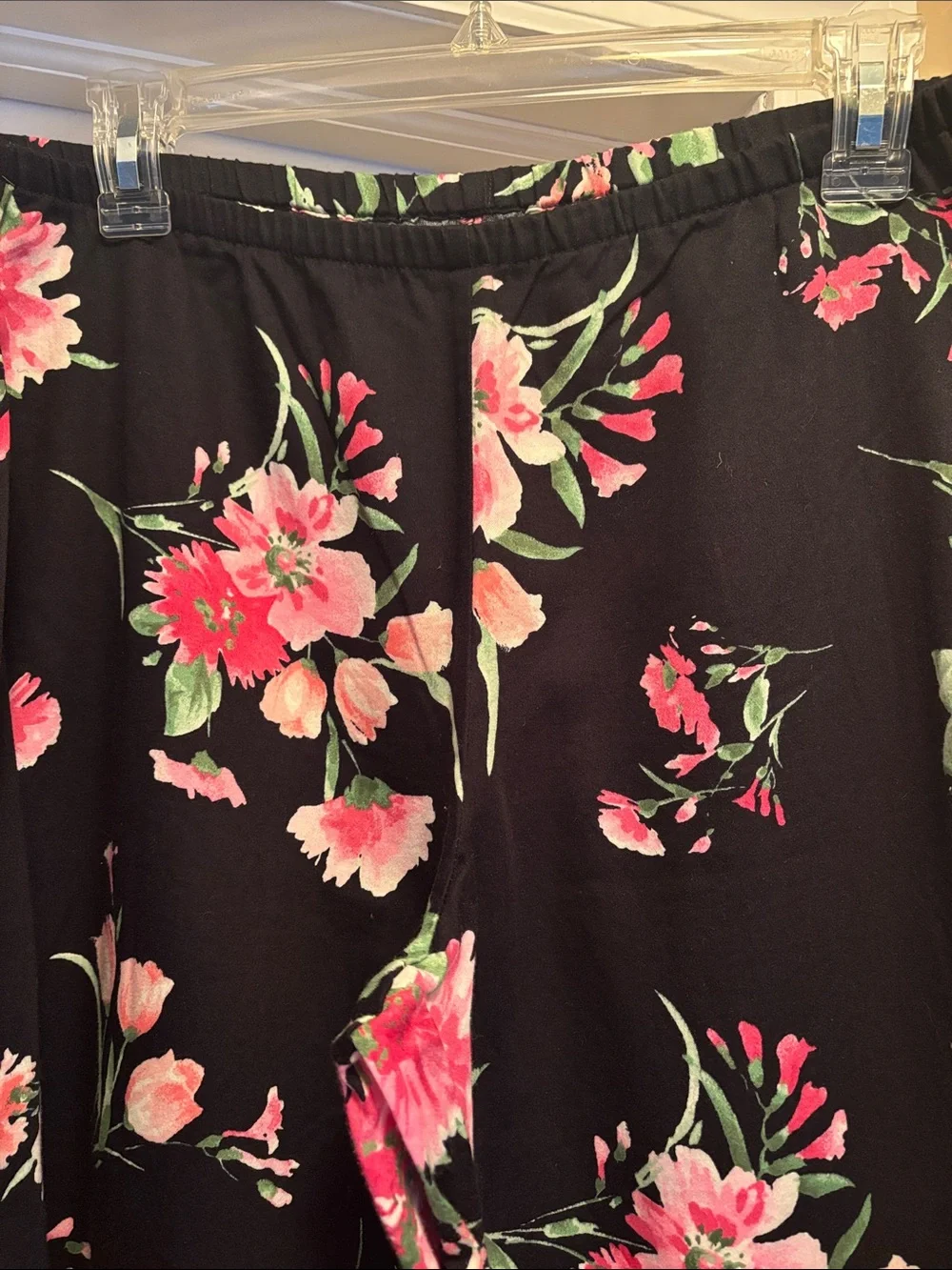 Gently used, CHAPS Women's Black Floral Pajamas 🌷